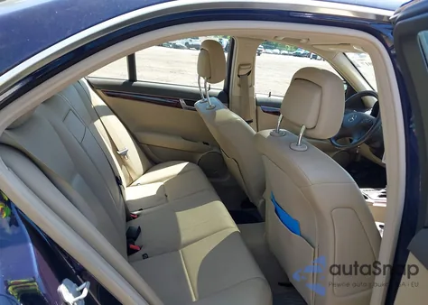 2010 Mercedes-Benz C 300 Luxury 4Matic/Sport 4Matic из США, поврежденный, VIN WDDGF8BBXAF448776